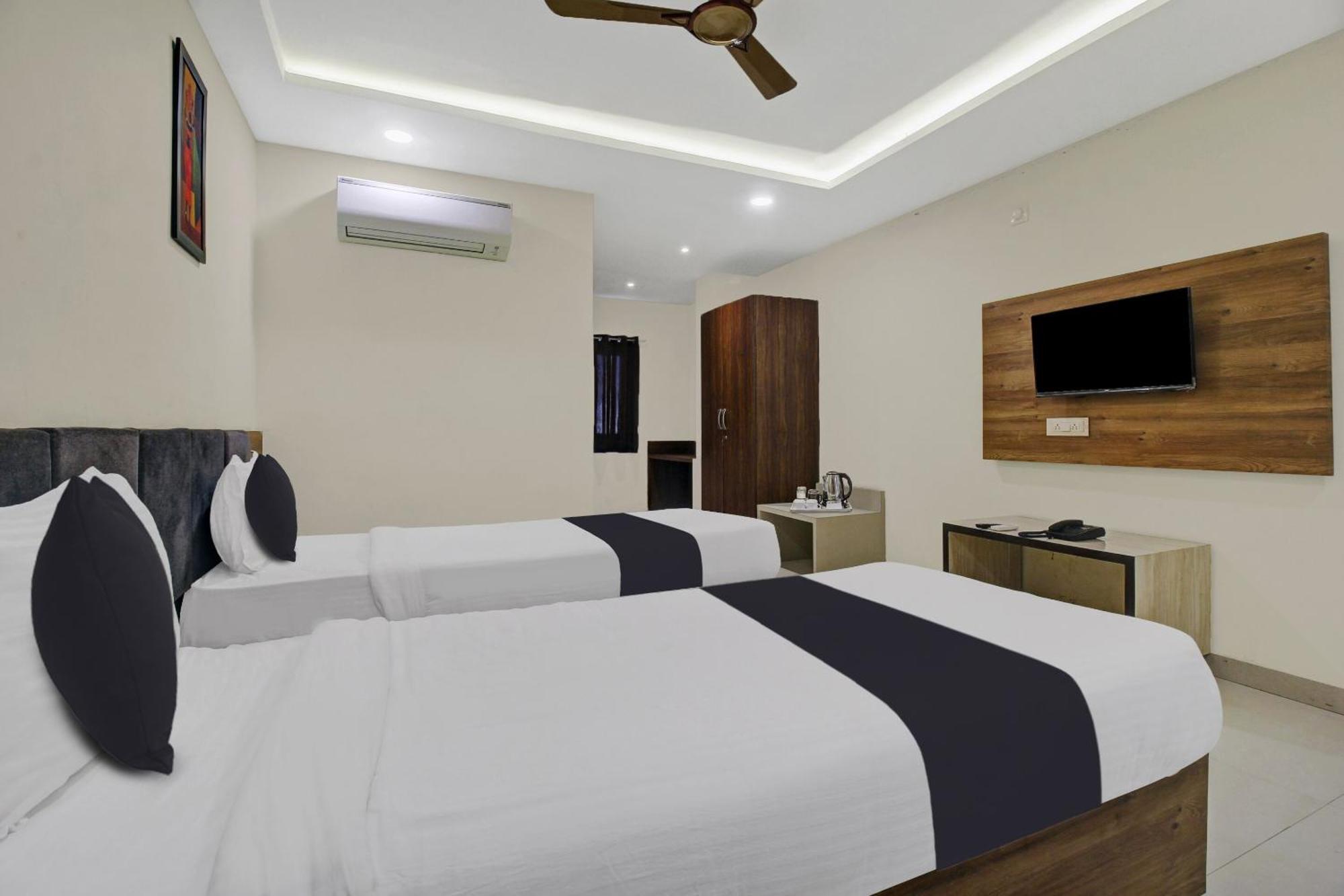 Collection O Hotel Swagath Pride Mancherāl Buitenkant foto