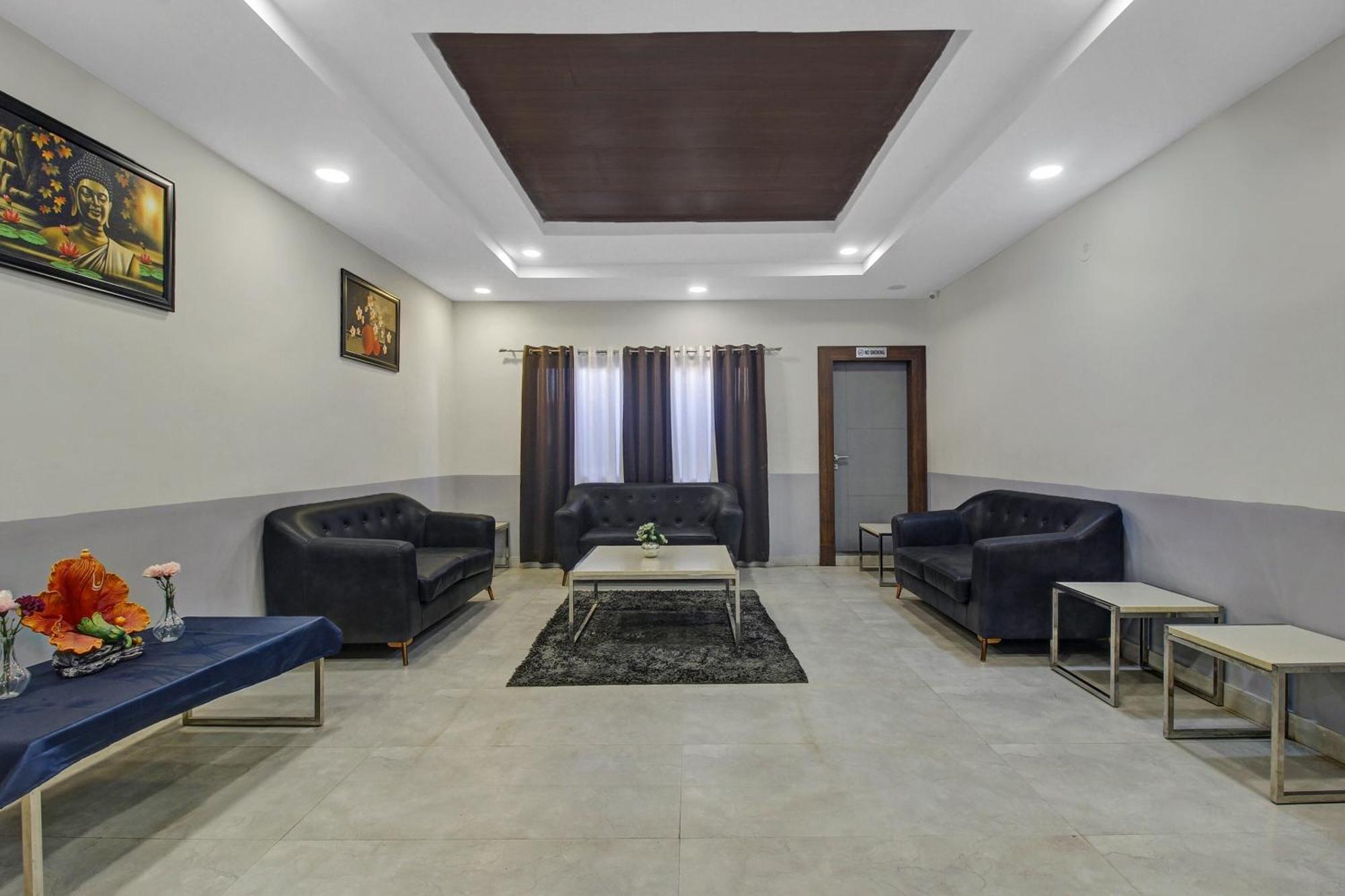Collection O Hotel Swagath Pride Mancherāl Buitenkant foto