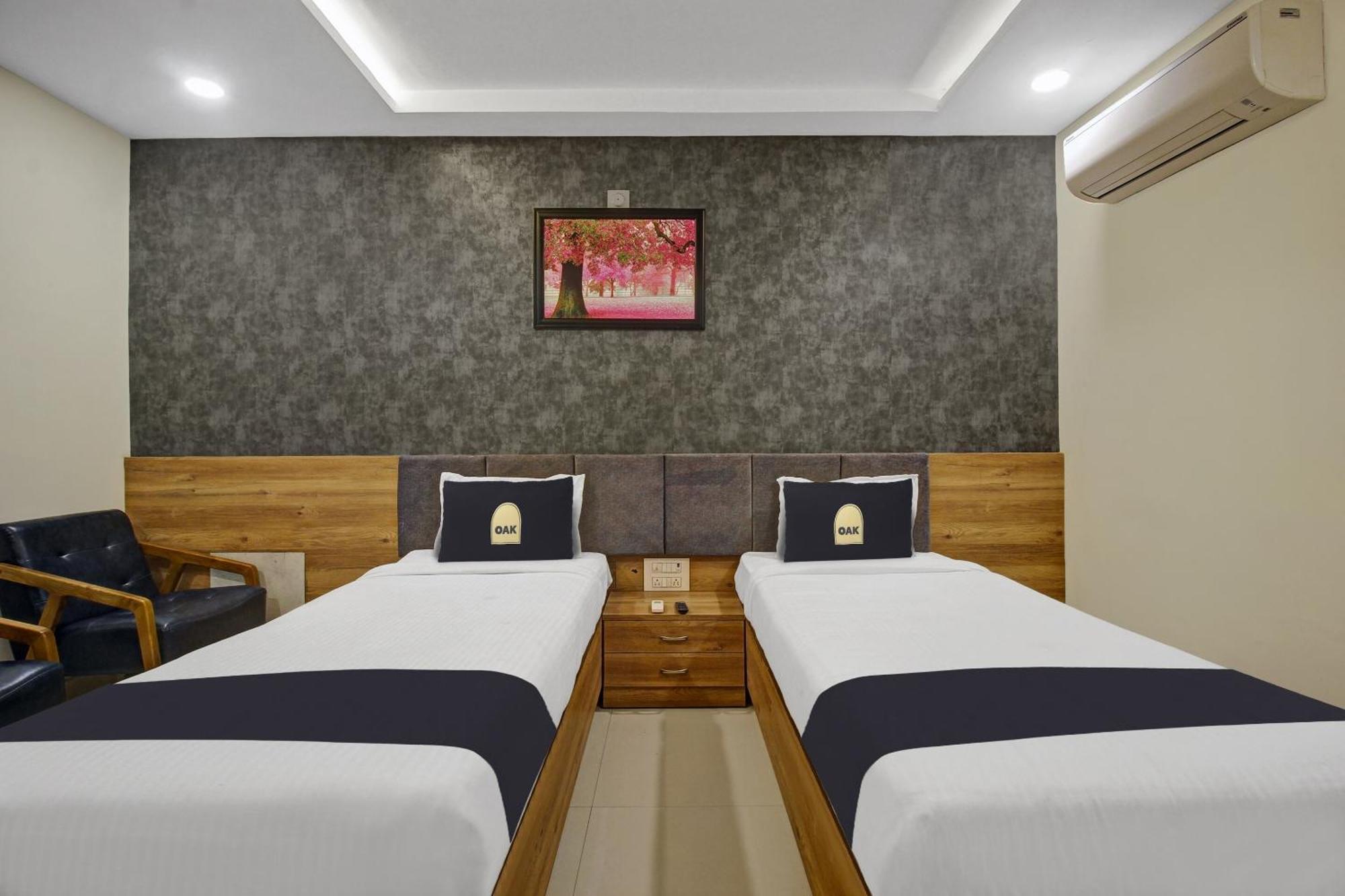 Collection O Hotel Swagath Pride Mancherāl Buitenkant foto
